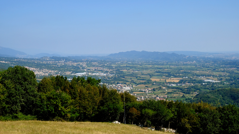 2017-08-29_143524 trentino-suedtirol-2017.jpg - Blick in die Poebene stlich Bassano del Grappa